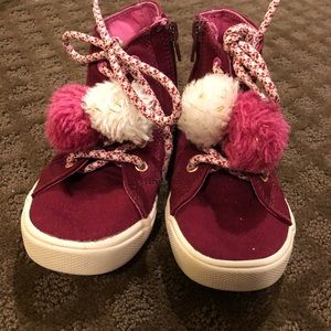 Burgundy high top sneakers with pom poms !